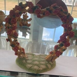 Cherished Teddies Heart Arch with Red Roses